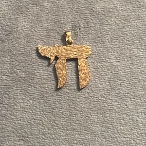 Vintage 14 karat solid gold Jewish Chai charm 2.48g- fine piece of jewelry
